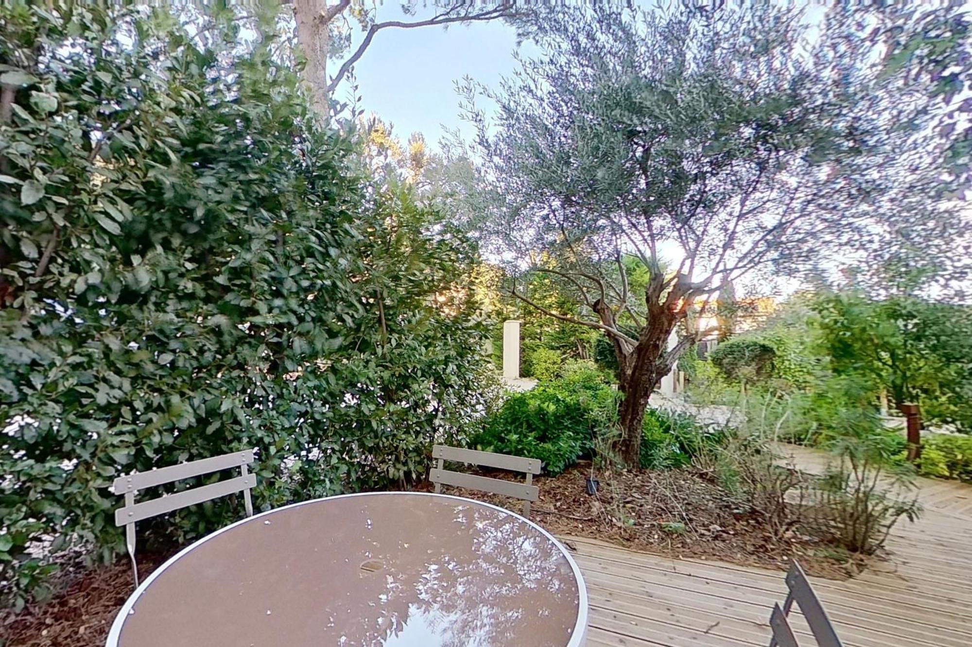 فينوف ليز أفيجْنْ La Villa Dupont D'Avignon المظهر الخارجي الصورة